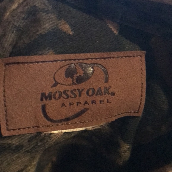 Mossy Oak khaki with camouflage patch short sleeve, button down, collared shirt. - Picture 7 of 7